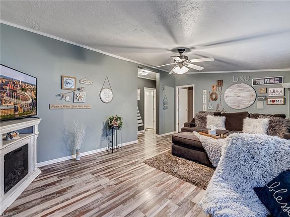 3rd image of 656 Teal Ct