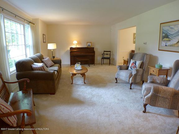 4th image of 5815 Grand River Dr