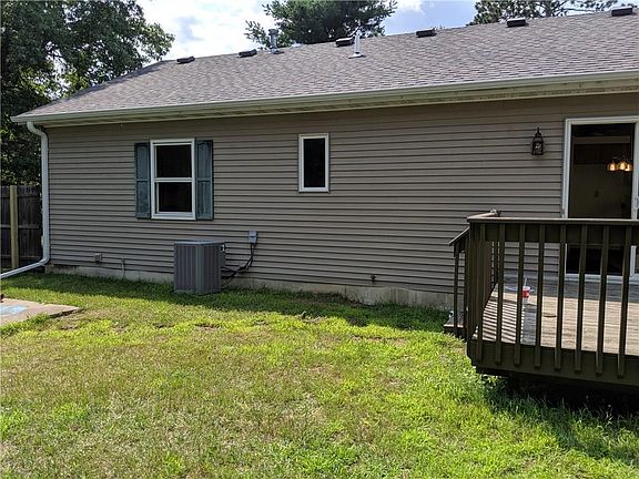 5th image of 10498 Lakewood Dr