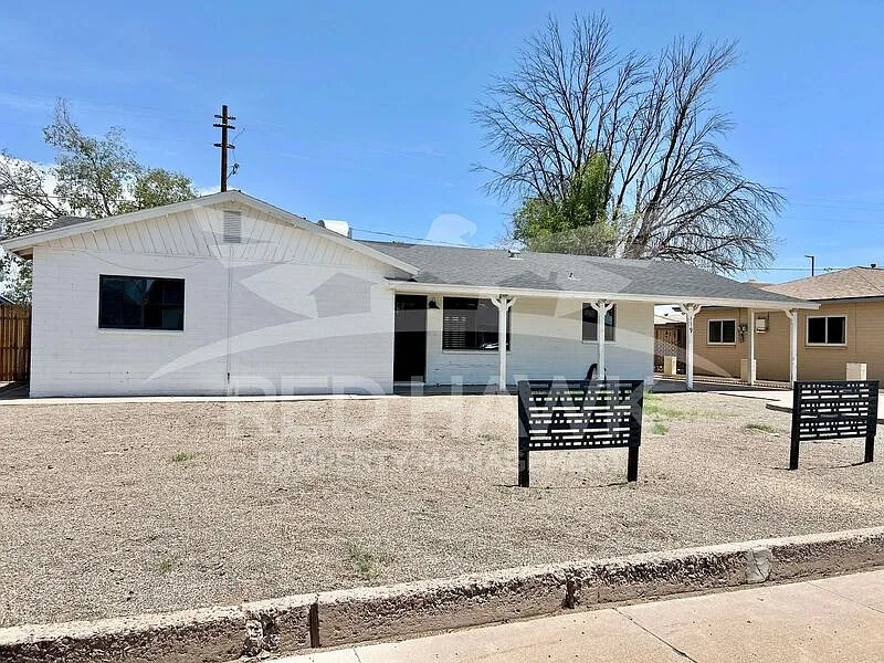 3 bed, 2.0 bath, 1189 sqft, $2,295 — Photo 2