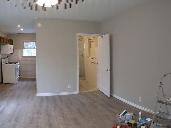 2nd image of 3135-2 Cockrell Ave