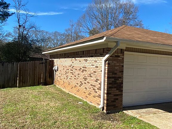 4th image of 319 Red Oak Dr