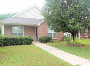 1064 Village Trl, Calera, AL 35040