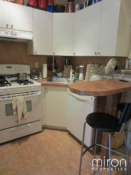 2nd image of 40 Jewel St APT 2a