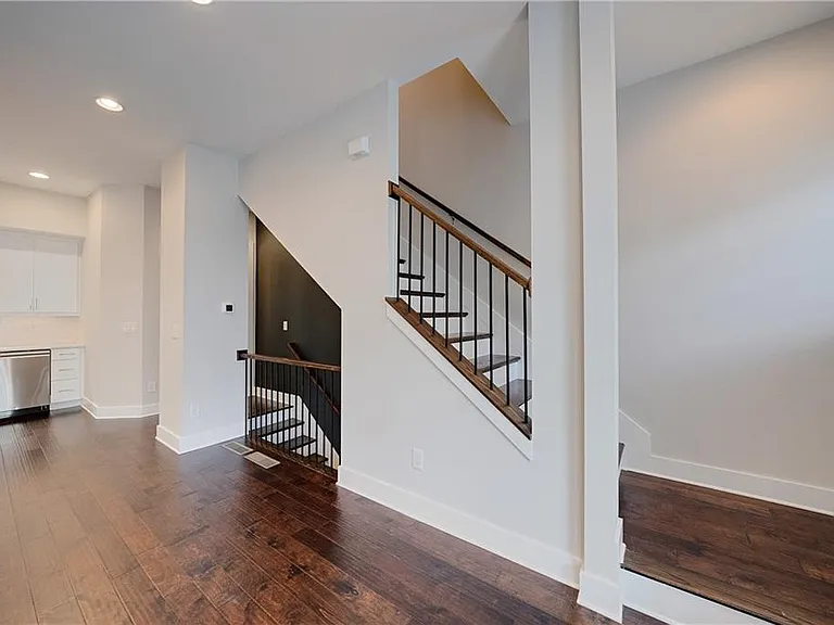 733 Taylor Ct NE — Photo 23