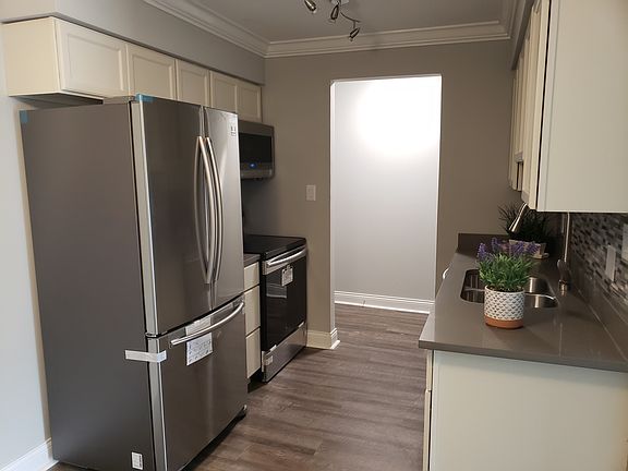 3rd image of 6135 W 94th St APT B5