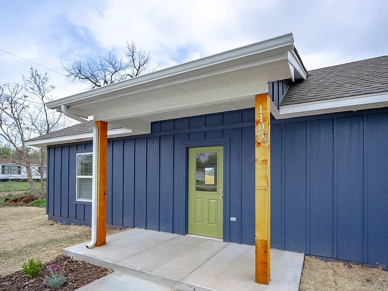 1105 Coffey Dr — Photo 1