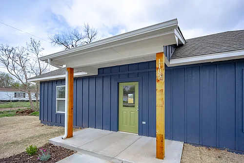 1105 Coffey Dr Photo 1