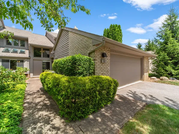 10 Nantucket Ct, Beachwood, OH 44122