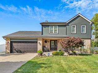 20W425 Peters Ct, Downers Grove, IL