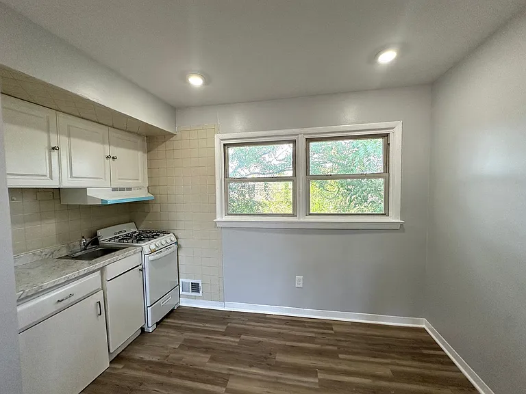 308 Columbus Pl — Photo 6