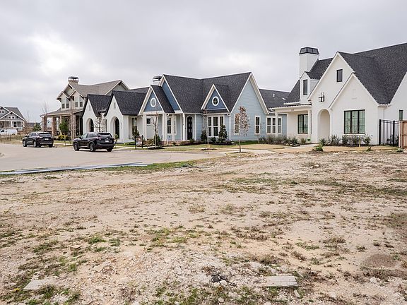 4th image of 405 Garrett Way