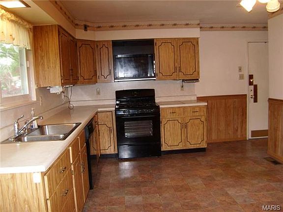 5th image of 1304 Thames Ct