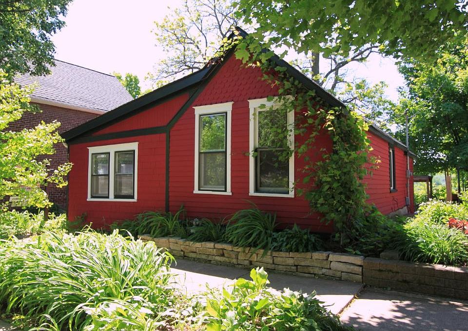 1st image of 364 Emma St