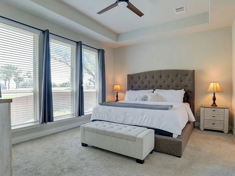 1222 Cadogan Squire — Photo 9