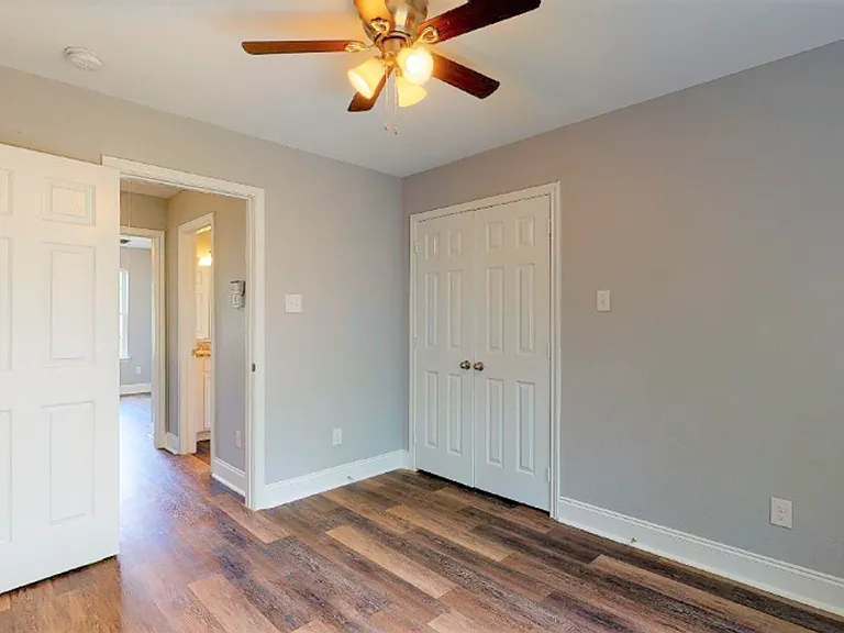 114 E Oak St — Photo 12