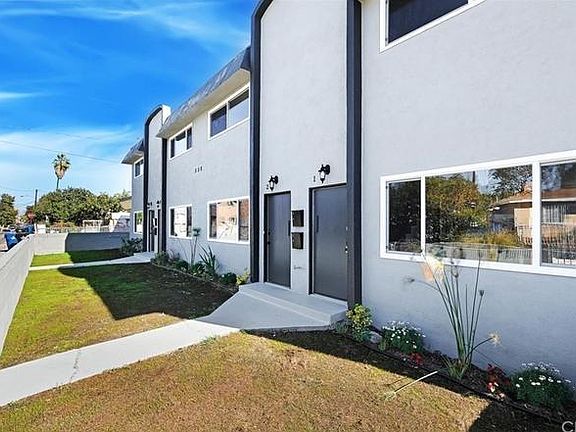 5th image of 557 E Hyde Park Blvd