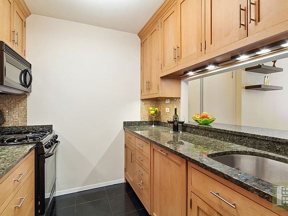2nd image of 215 W 95th St APT 3B