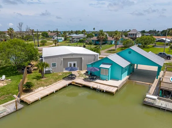 220 W Sagebrush St, Rockport, TX 78382
