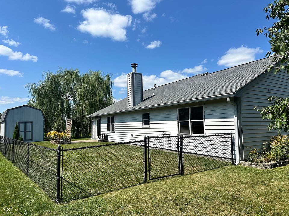 2nd image of 636 Saraina Ln