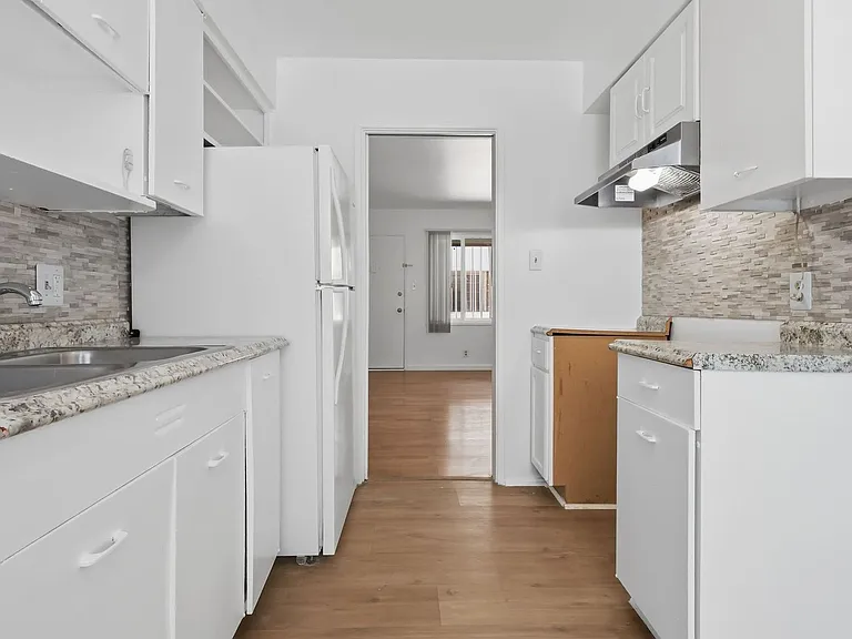 5642-5646 Laurel Canyon Blvd — Photo 14