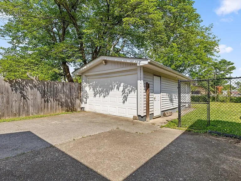 1604 E Ridge Ave — Photo 19