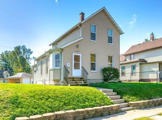 2003 Claussen St, Davenport, IA 52802