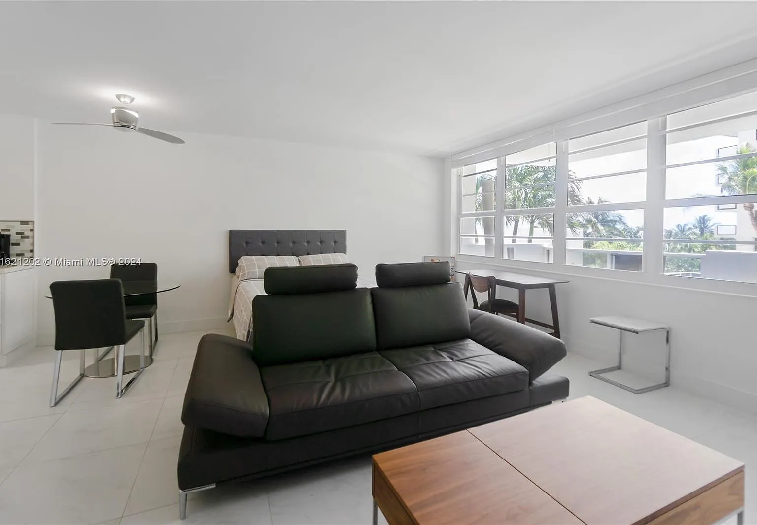The Decoplage Condo — Photo 3