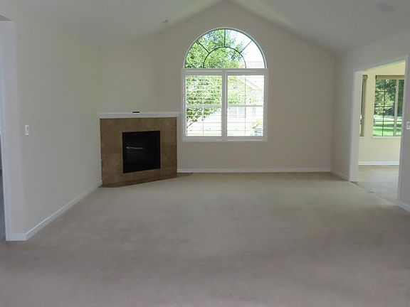 3rd image of 3916 Coventry Ln