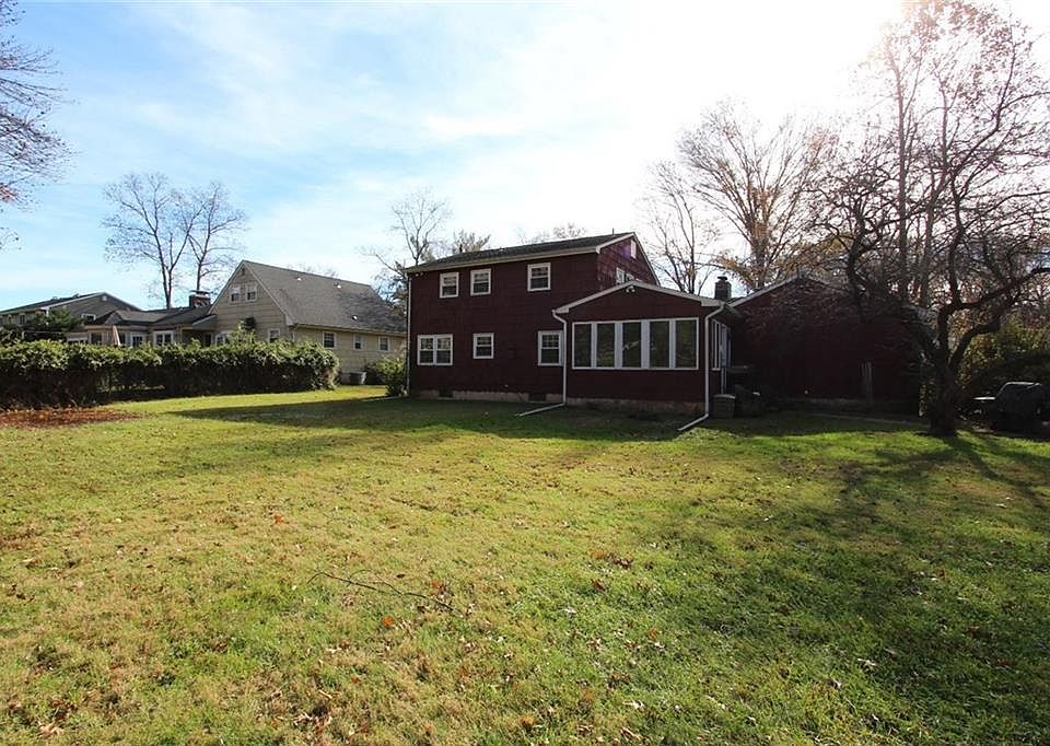 2nd image of 687 Donald Dr S