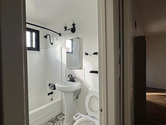 5th image of 2449 A St #E