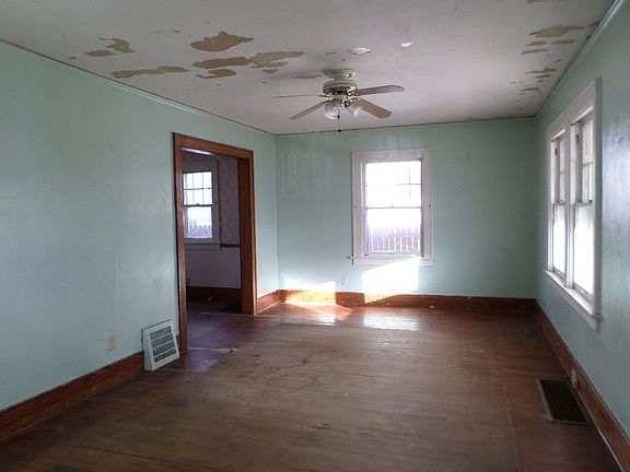 2nd image of 309 Altgeld St