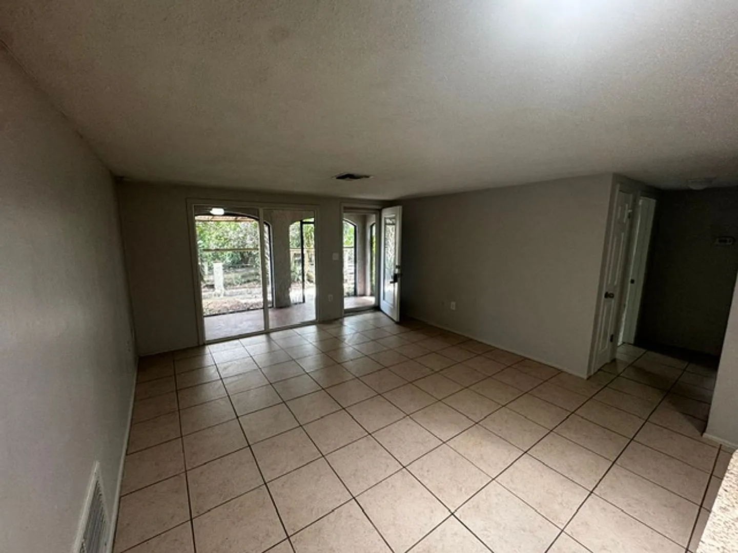 Spacious 2 Bedroom Home — Photo 2
