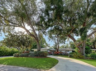 1672 Shoreland Dr, Sarasota, FL 34239