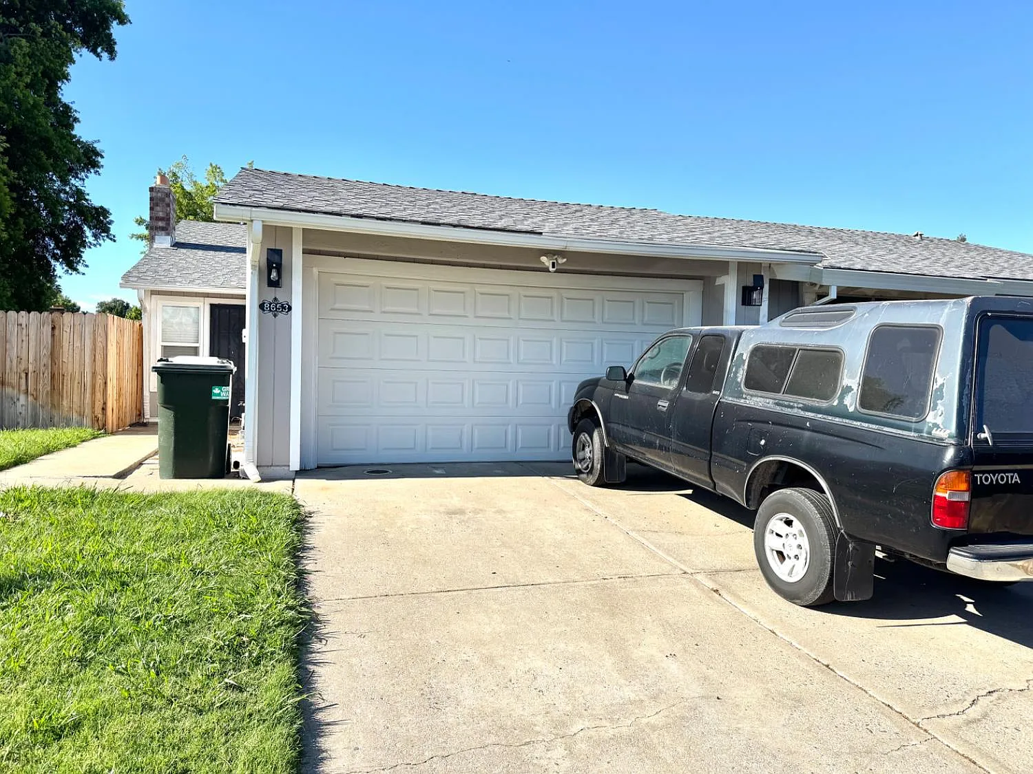 8653 Danridge Dr photo 1