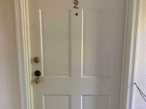 3rd image of 33 W Hill Ln