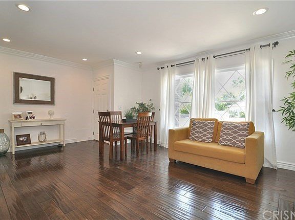 4th image of 22349 Kittridge St