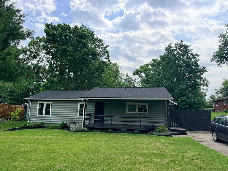 1376 Deerfield Rd — Photo 1