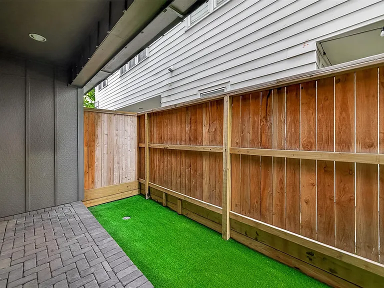 2218 Lou Ellen Ln #C — Photo 38