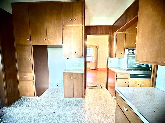 4th image of 403 11th St N