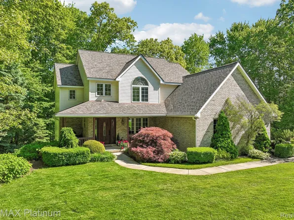 2260 Moorlands Vw, Howell, MI 48855