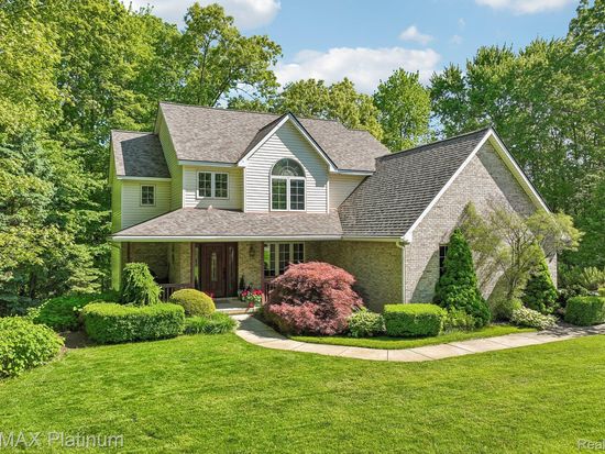 2260 Moorlands Vw, Howell, MI 48855