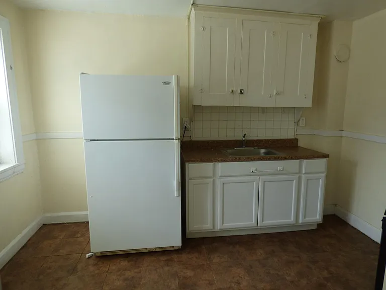 1332 W 83rd St #4 — Photo 5