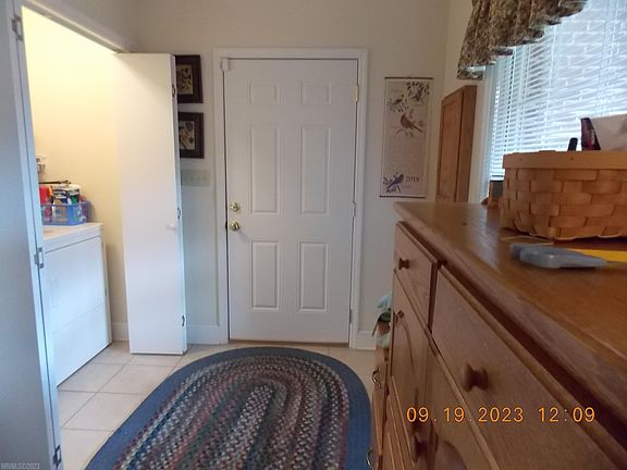 3rd image of 1229 Windsor Ave