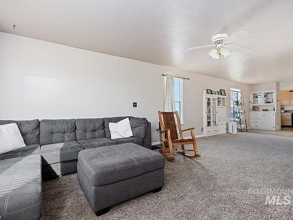 3rd image of 127 10th Ave E