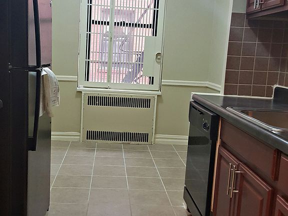 2nd image of 200 E 18th St APT 4d