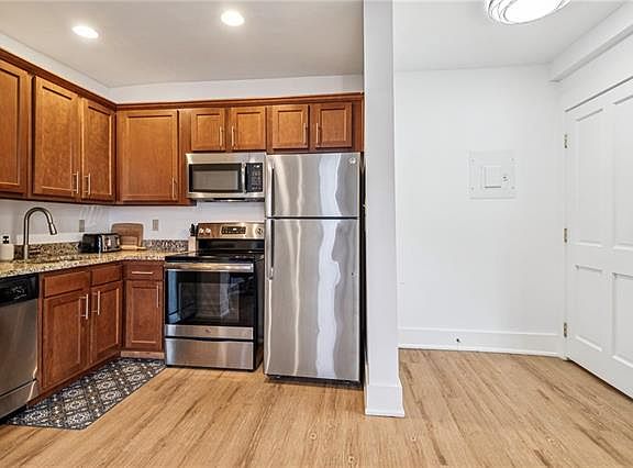 5th image of 3918 Baronne St #202