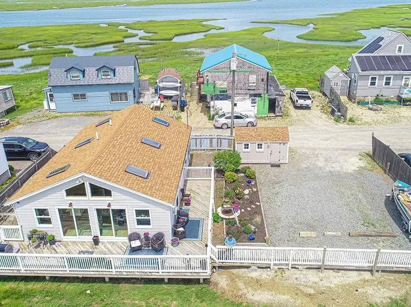 15 Cross Beach Road, Seabrook, NH 03874
