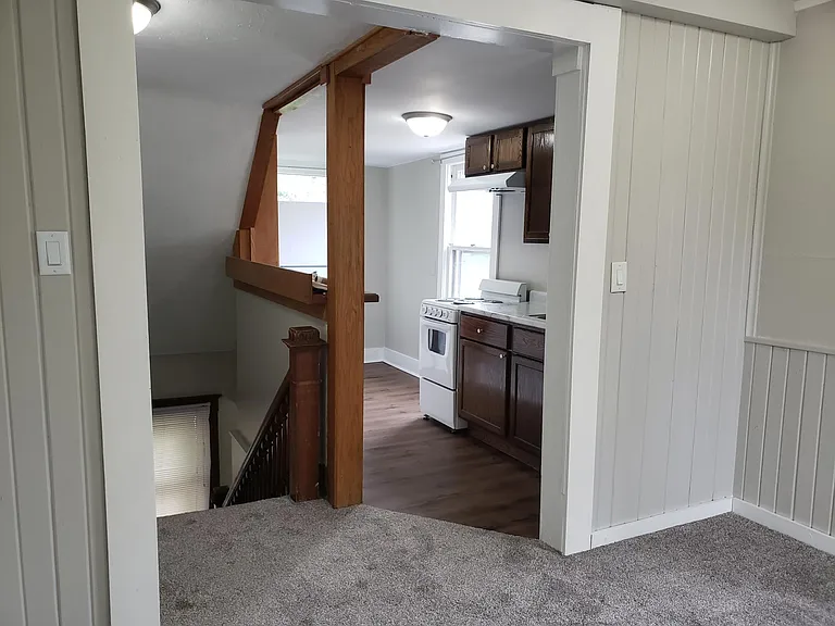 932 S Van Buren St #UPSTAIRS — Photo 3