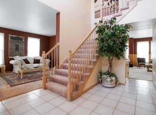 5525 Mallard Ln, Hoffman Estates, IL 60192